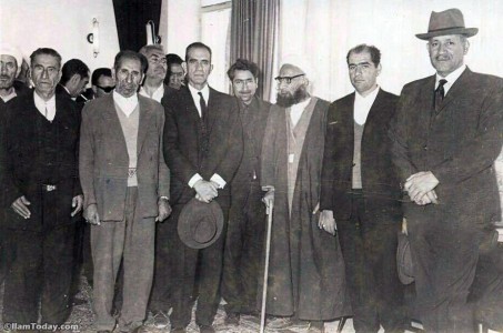 تصویری از مسئولان ایلام در دهه 40 شمسی